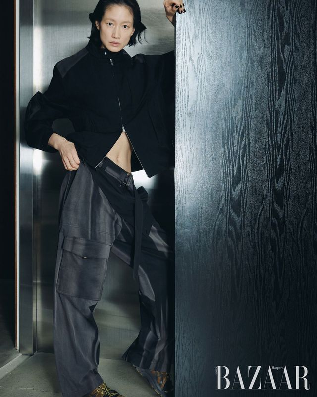 재킷, 팬츠는 Jiyong Kim. 스니커즈는 32만원대 Asics Sportstyle x Kiko Kostadinov.