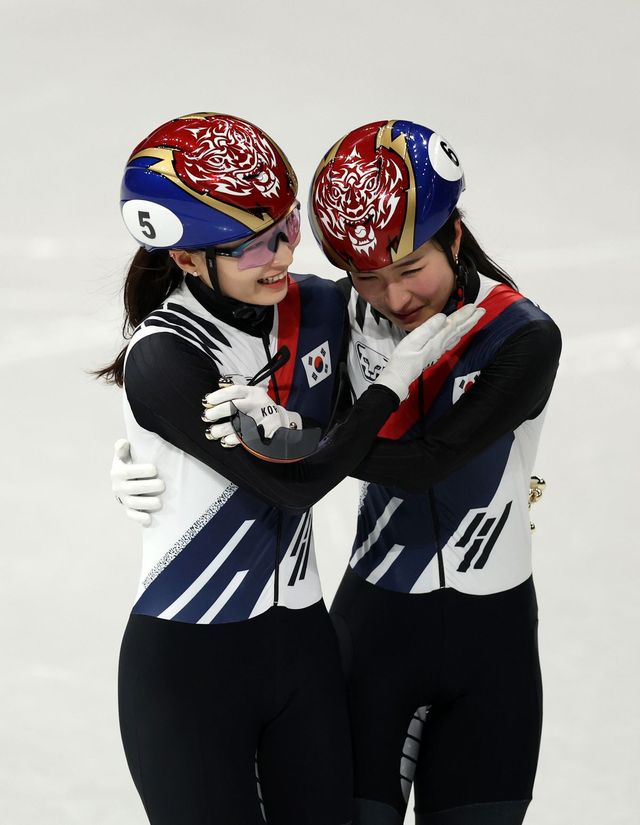 쇼트트랙 1500m 은메달 최민정 선수, 금메달 김길리 선수