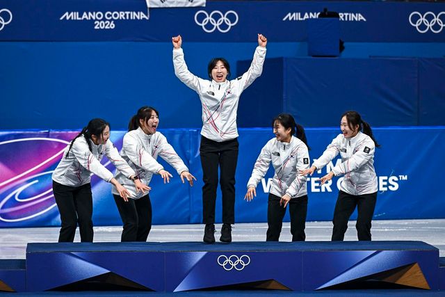 쇼트트랙 3000m 여자 계주 은메달 심석희, 노도희, 최민정, 김길리 선수