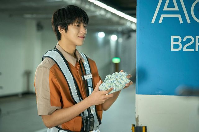 넷플릭스 영화 〈파반느〉 스틸