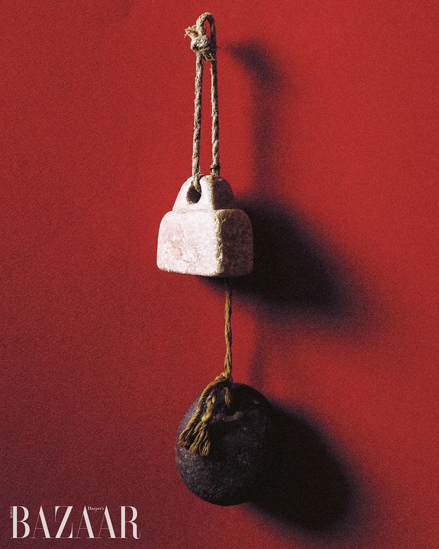 돌 저울추-계량과 측정 기준이 도입되기 이전에, 선조들은 서로 추를 돌려 쓰곤 했다고. 흔히 볼 수 있지만 추의 모양이 반듯하고 고울수록 높은 가치를 지닌다. 예명당. 