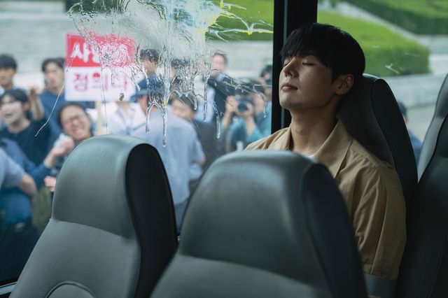 디즈니+ 시리즈 〈블러디 플라워〉 스틸