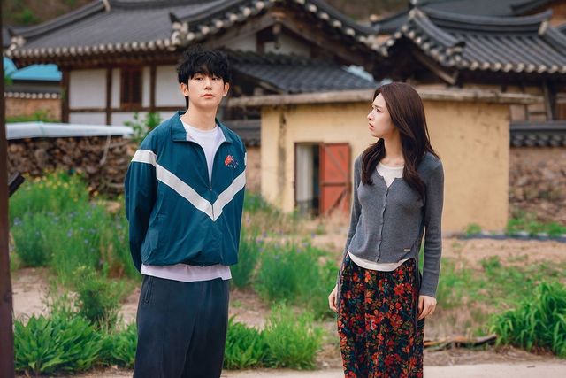 넷플릭스 시리즈 〈이런 엿 같은 사랑〉 스틸