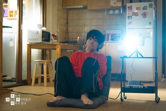 JTBC 토일드라마 〈모두가 자신의 무가치함과 싸우고 있다〉 스틸