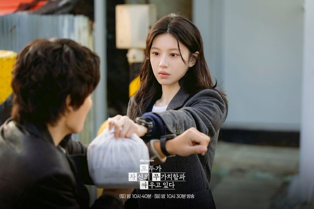 JTBC 토일드라마 〈모두가 자신의 무가치함과 싸우고 있다〉 스틸