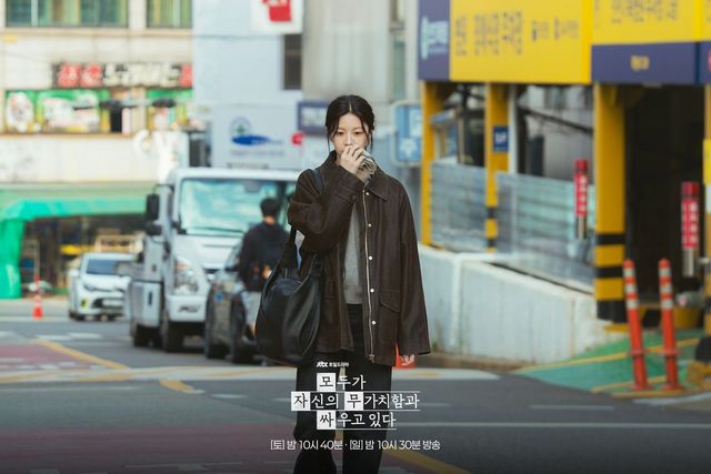 JTBC 토일드라마 〈모두가 자신의 무가치함과 싸우고 있다〉 스틸