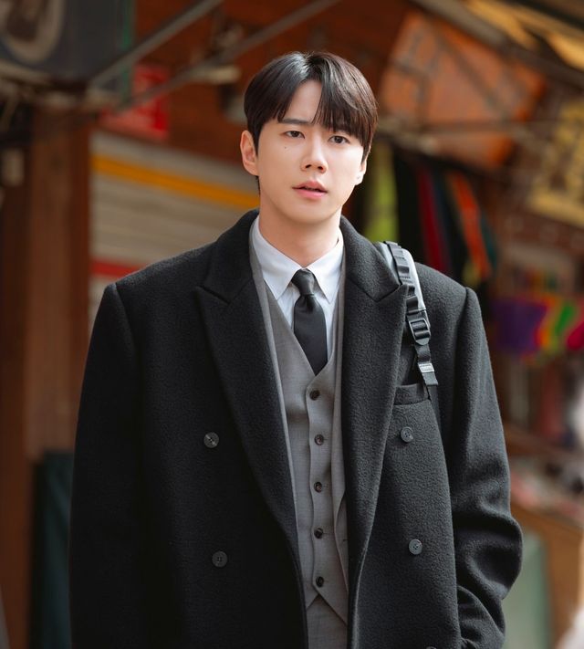JTBC 새 토일드라마 〈신입사원 강회장〉 스틸