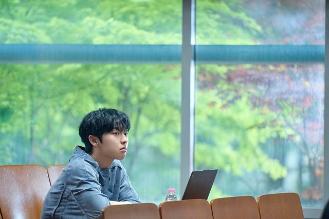 넷플릭스 시리즈 〈맨 끝줄 소년〉 스틸