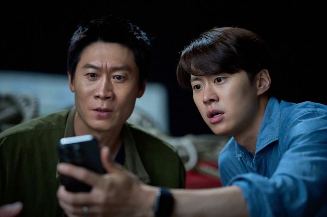 넷플릭스 영화 〈남편들〉 스틸