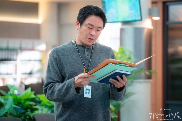 배우 이성욱 / JTBC 드라마 〈기상청 사람들: 사내연애 잔혹사 편〉 스틸