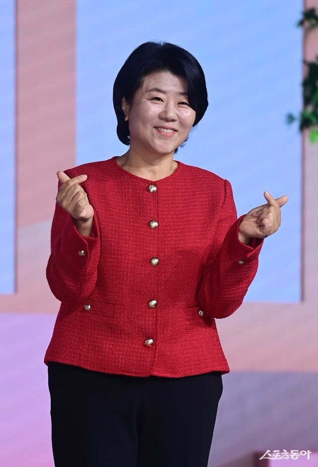 배우 이정은이 1일 서울 종로구 JW메리어트 동대문스퀘어서울에서 열린 넷플릭스 ‘정신병동에도 아침이 와요’ 제작발표회에서 포즈를 취하고 있다. 주현희 기자 teth1147@donga.com