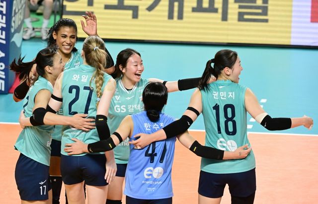 V리그 여자부 GS칼텍스는 지난 시즌을 마친 뒤 차상현 전 감독과 8시즌에 걸친 동행을 마감했다. 주축 선수들의 은퇴와 FA 이적까지 겹쳐 대대적 개편이 불가피했지만, 이영택 신임 감독 체제에서 2024 KOVO컵 준결승에 오르며 새 시즌 전망을 밝혔다. 사진제공｜KOVO