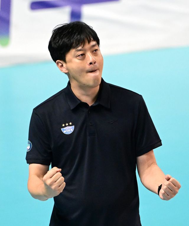 GS칼텍스 이영택 감독은 새 시즌 선수들의 성장과 성적 모두를 잡아야 한다. 사진제공｜KOVO