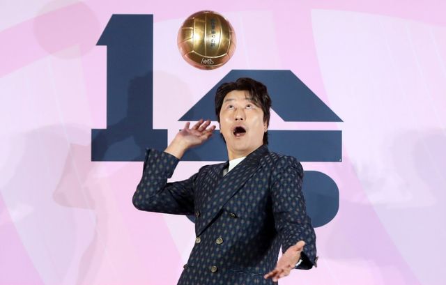 [서울=뉴시스] 김혜진 기자 = 배우 송강호가 28일 오전 서울 용산구 CGV 용산아이파크몰에서 열린 영화 ‘1승’(감독 신연식) 제작보고회에서 포즈를 취하고 있다. 2024.10.28. jini@newsis.com