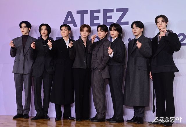 그룹 에이티즈가 14일 서울 송파구 롯데호텔 월드에서 열린 미니앨범 11집 ‘GOLDEN HOUR : Part.2‘ 발매 기념 기자간담회에서 포즈를 취하고 있다. 주현희 기자 teth1147@donga.com