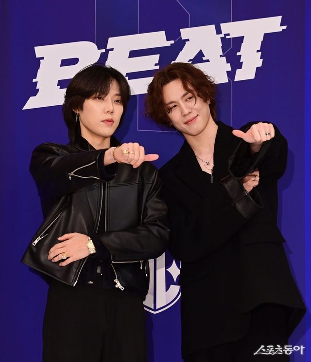 프로듀서 엘 캐피탄, 갓세븐 유겸이 19일 서울 양천구 목동 SBS에서 열린 SBS 새 오디션 프로그램 ‘유니버스 리그’ 제작발표회에서 포즈를 취하고 있다. 주현희 기자 teth1147@donga.com