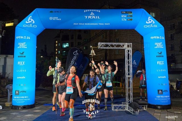 경기를 마친 피니시어들이 기쁨의 세리머니를 펼치고 있다. 사진제공 ｜ 오엔티월드