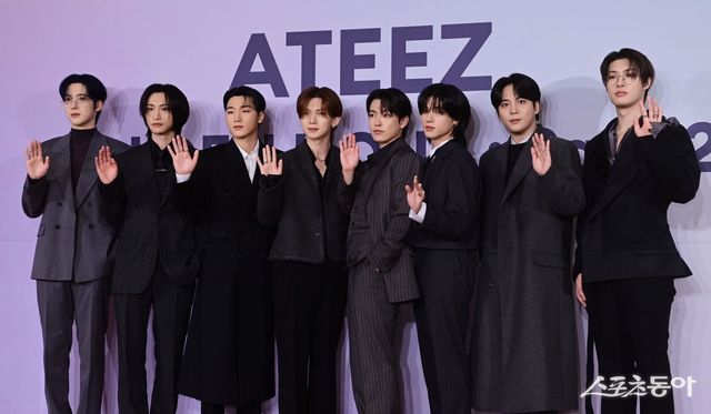 그룹 에이티즈가 14일 서울 송파구 롯데호텔 월드에서 열린 미니앨범 11집 ‘GOLDEN HOUR : Part.2‘ 발매 기념 기자간담회에서 포즈를 취하고 있다. 주현희 기자 teth1147@donga.com