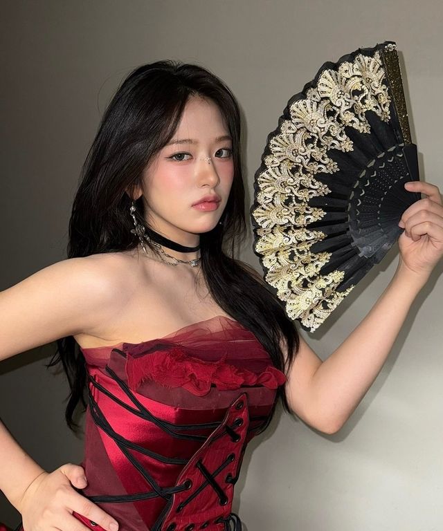 사진출처=안유진SNS