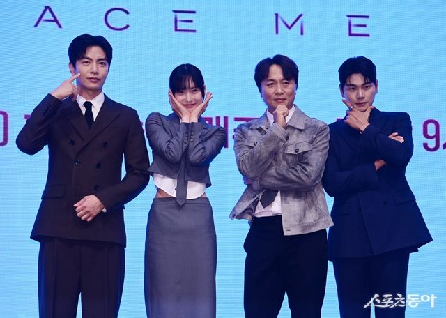 배우 이민기, 한지현, 전배수, 이이경이 6일 서울 구로구 신도림 더 세인트에서 열린 KBS 2TV 새 수목드라마 ‘페이스미’ 제작발표회에서 포즈를 취하고 있다. 주현희 기자 teth1147@donga.com