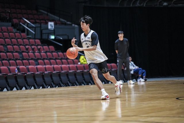 KT 박지원이11일 마카오 스튜디오시티 이벤트 센터에서 열린&nbsp;오전 훈련에서 팀원들과 패턴 훈련을 하고 있다. 사진제공｜EASL