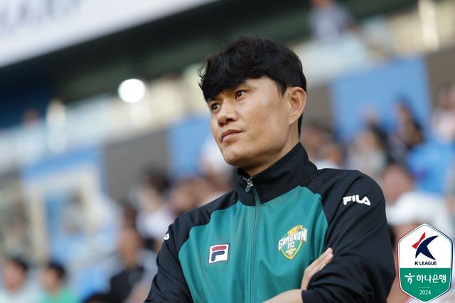 강원은 6일 정경호 감독을 신임 사령탑으로 선임했다. 예년보다 보름이나 빨라진 다음 시즌 개막에 대비해 윤정환 감독의 후임 인선 작업을 빠르게 진행했다. 사진제공｜한국프로축구연맹