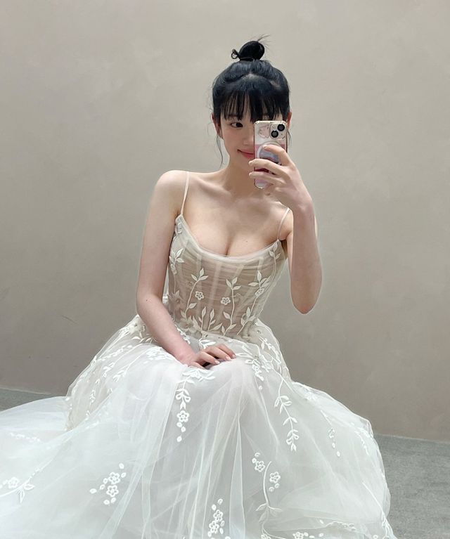 사진출처=이유비SNS