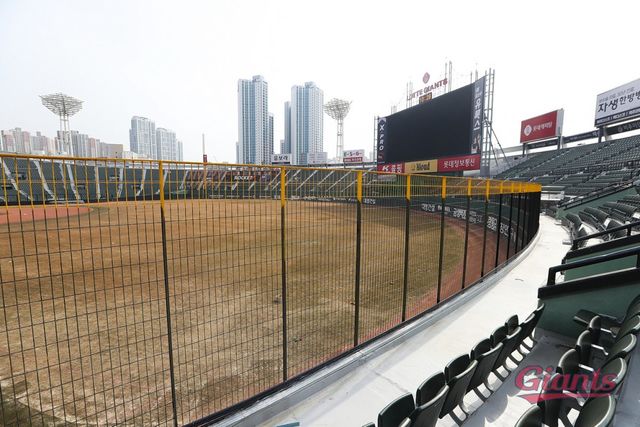 사직구장 외야 펜스. 사진제공｜롯데 자이언츠