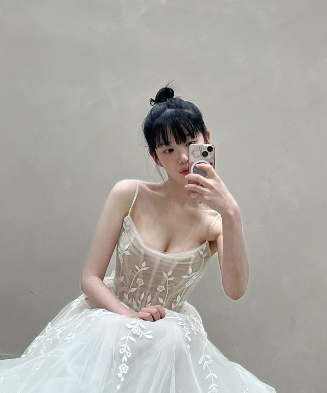 사진출처=이유비SNS