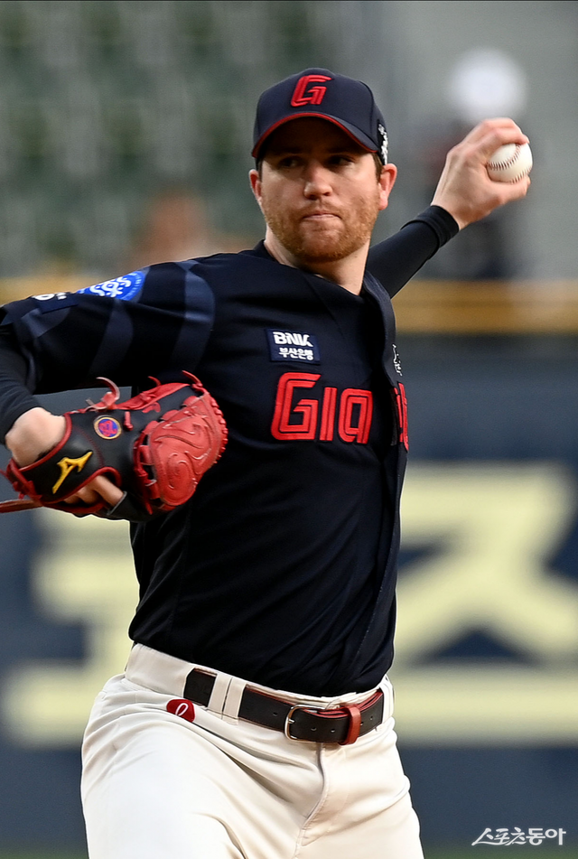 찰리 반즈가 롯데와 재계약했다. 스포츠동아DB