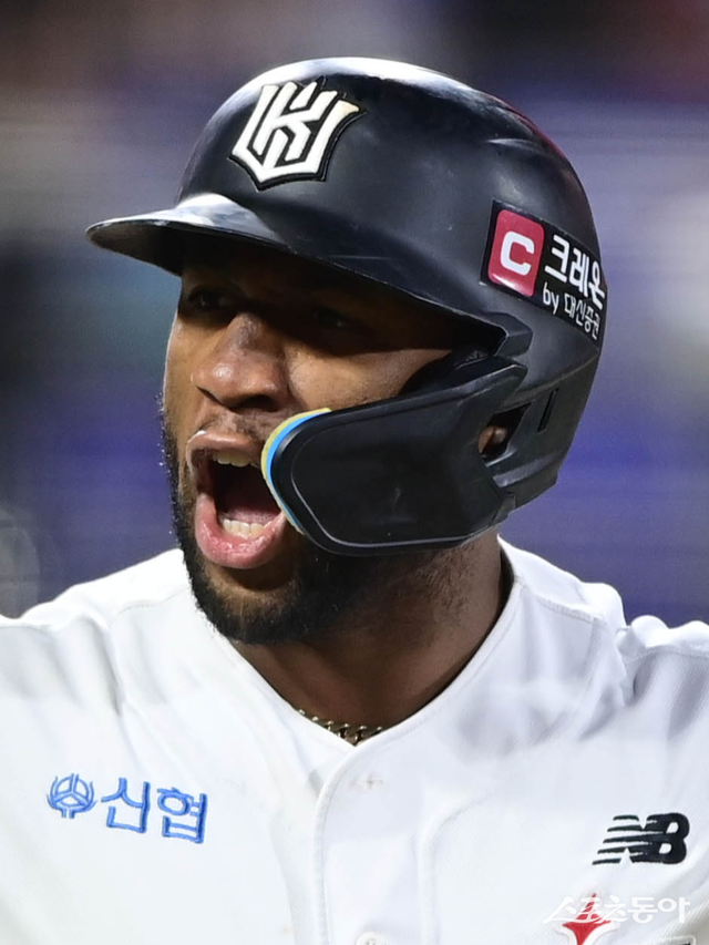 멜 로하스 주니어가 KT 구단 사상 첫 골든글러브 3회 수상자가 됐다. 스포츠동아DB