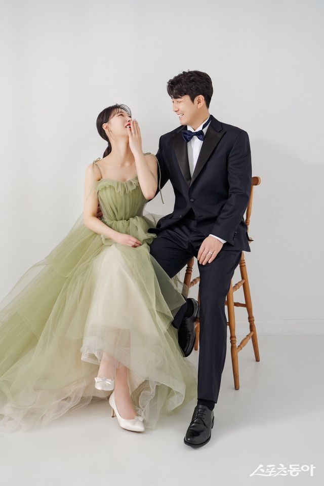 7일 화촉을 올리는 KT 조이현(오른쪽)과 신부 최예나 씨. 사진제공｜KT 위즈