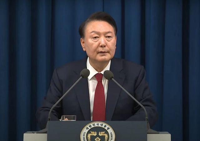 비상계엄 선포하는 윤석열 대통령.