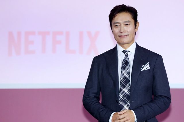 [서울=뉴시스] 김혜진 기자 = 배우 이병헌이 9일 오전 서울 중구 동대문디자인플라자(DDP)에서 열린 넷플릭스 시리즈 ‘오징어 게임’ 시즌2 제작발표회에서 포즈를 취하고 있다. 2024.12.09. jini@newsis.com