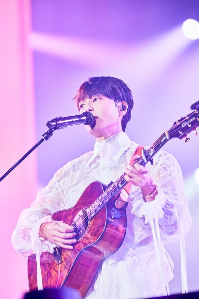 [사진 = 웨이크원 제공]