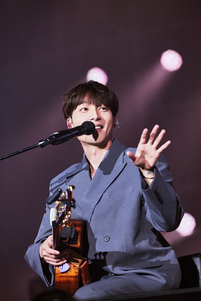 [사진 = 웨이크원 제공]