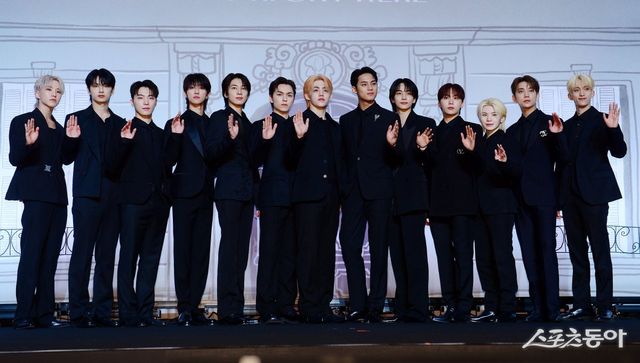 그룹 세븐틴(SEVEVTEEN)이 29일 서울 영등포구 여의도 콘래드호텔에서 열린 베스트 앨범 ‘17 IS RIGHT HERE(세븐틴 이즈 라이트 히어)‘ 발매 기념 기자간담회에 참석했다. 김민성 기자 marineboy@donga.com