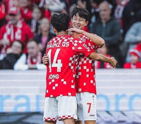 마인츠 이재성(오른쪽)과 홍현석이 12일(한국시간) 메바아레나에서 열린 보훔과 2024~2025시즌 독일 분데스리가 16라운드 홈경기에 나란히 출전해 2-0 승리에 기여했다. 사진출처｜홍현석 SNS