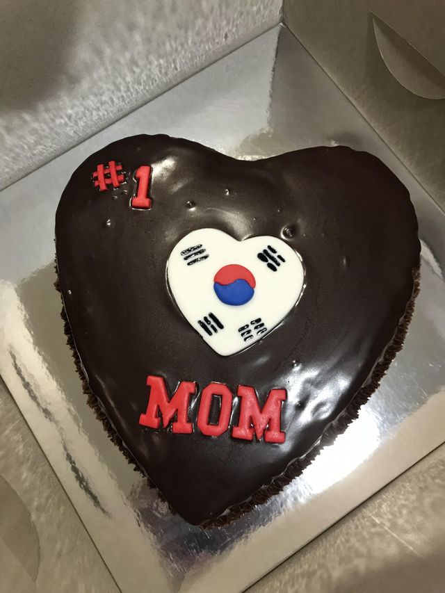 카일러가 어머니에게 선물한 어버이날 케이크. 사진제공 ｜&nbsp;미시&nbsp;머레이