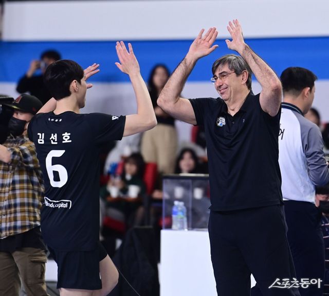 현대캐피탈 필립 블랑 감독(오른쪽). 스포츠동아DB