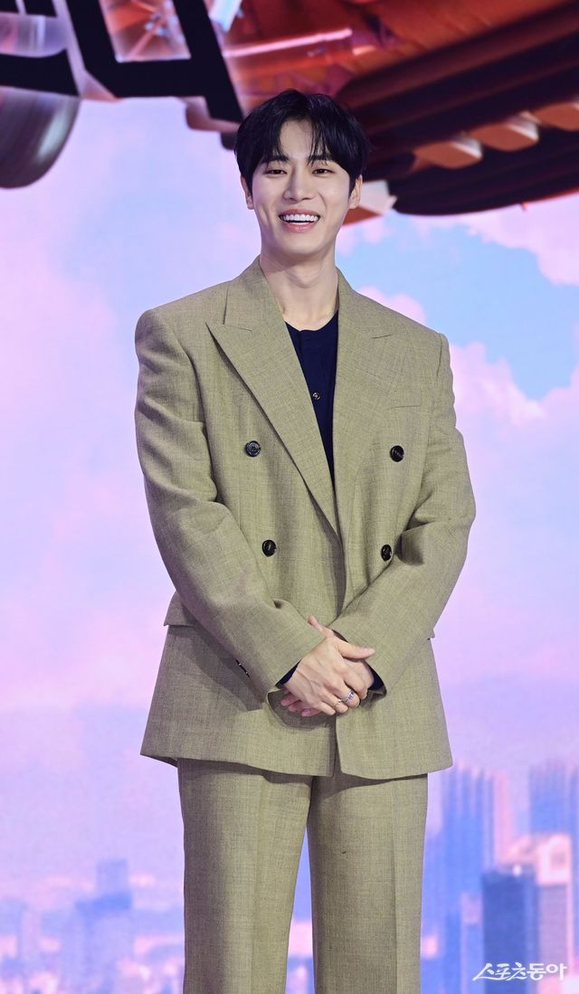 배우 추영우가 21일 서울 강남구 삼성동 그랜드인터컨티넨탈 서울파르나스에서 열린 넷플릭스 ‘중증외상센터’ 제작발표회에 참석해 포즈를 취하고 있다. 주현희 기자 teth1147@donga.com