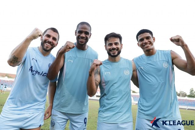 2025시즌부터 K리그1에선 팀당 최대 6명의 외국인선수를 보유할 수 있지만, 이를 100% 활용하려는 구단은 많지 않다. 동시출장 제한이 아직 존재하고, 한번에 많은 외인들을 품기에는 구단이 적지 않은 부담을 느끼기 때문이다. 대구 외국인선수 라마스, 에드가, 세징야, 카이오(왼쪽부터). 사진제공｜한국프로축구연맹