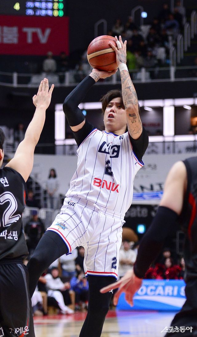 EASL 일정을 마친 KCC는 최준용(사진)과 송교창의 복귀를 기다리고 있다. 이들의 가세로 완전체 구성이 가능해진 KCC가 2024~2025시즌 후반기 판도를 흔들어놓을지 주목된다. 스포츠동아DB