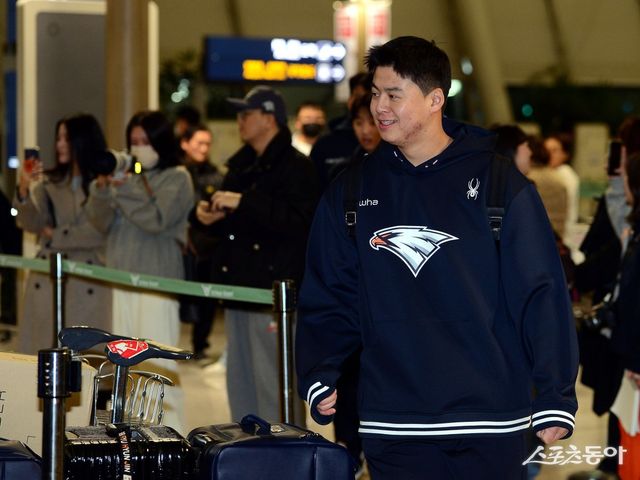 인천국제공항으로 들어서는 한화 노시환. 인천국제공항｜김민성 기자 marineboy@donga.com