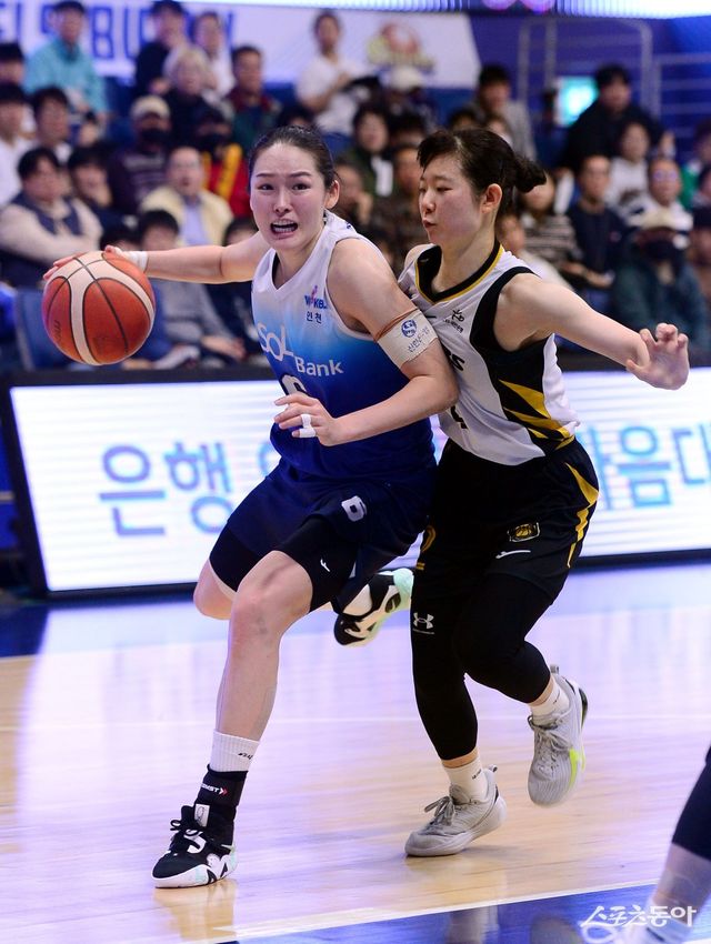 신한은행 최이샘(왼쪽). 스포츠동아 DB