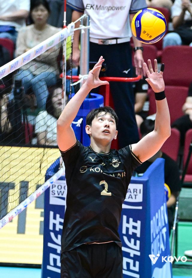 대한항공 한선수는 프로 19년차 원클럽맨이다. 대한항공이 만년 3위였던 시절부터 통합 4연패를 달성하던 시절을 모두 경험했다. 집&nbsp;같은 팀에서 가족과 같은 동료들과 새 시즌 통합우승을 재현하겠다는 의지다. 사진제공│KOVO