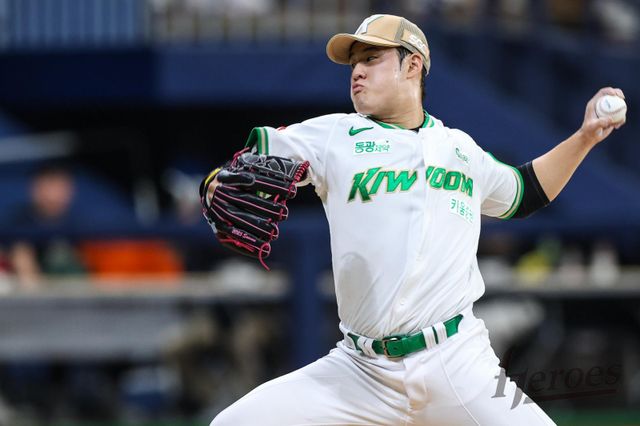 키움 정현우는 데뷔 첫해 선발투수로 기회를 받았지만, 만족할 수 없는 한 해를 보냈다. 그는 느낀 점을 토대로 다음 시즌 반등을 다짐했다. 사진제공｜키움 히어로즈