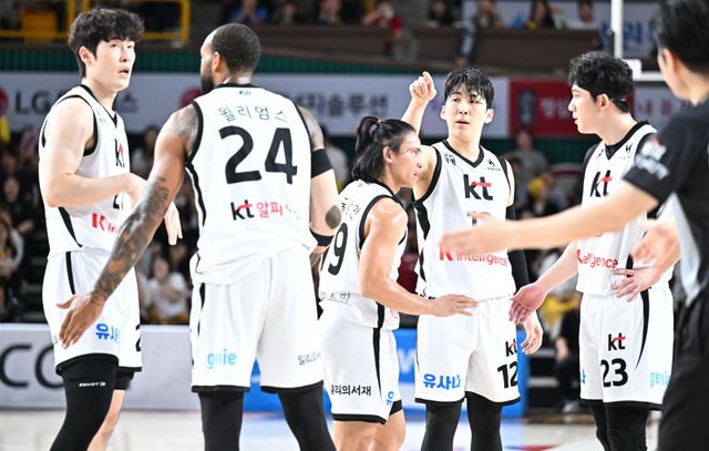 KT는 12일 창원실내체육관서 열린 LG와 맞대결서 53-69로 패했다. 야투 성공률이 저조하며 문경은 감독의 머리를 아프게 하고 있다. 사진제공｜KBL