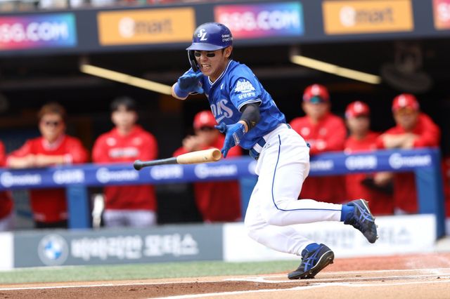 삼성 김성윤은 SSG와 준PO 2경기에서 6타수 무안타로 침묵했다. NC와 WC 결정전 2경기까지 포함하면 12타수 1안타로 가을에 좀처럼 힘을 쓰지 못하고 있다. 정규시즌 타율 3위(0.331)로서 가치를 보여줘야 삼성의 득점력도 살아날 수 있다. 사진제공｜삼성 라이온즈