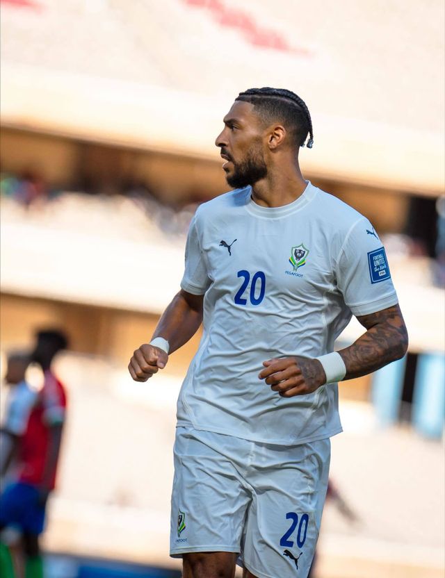 인터 마이애미&nbsp;리오넬&nbsp;메시는 12일(한국시간) 미국 플로리다&nbsp;체이스 스타디움에서 열린 애틀랜타 유나이티드와의 MLS&nbsp;정규리그 홈경기에서 멀티골을 터트리며 팀의 4-0 대승을 이끌었다. 이로써 메시는 시즌 26골을 기록, 득점 선두 자리를 단단히 굳혔다. LAFC 드니&nbsp;부앙가는 24골로 2위로 밀렸다. 사진출처｜LAFC 페이스북